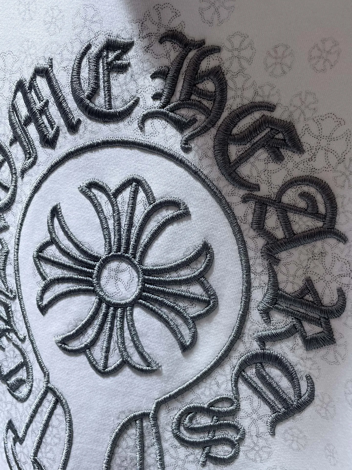 P260 Chrome Hearts Autumn and Winter 2025 Counter Synchronization Chrome Horseshoe Sanskrit Cross Embroidery Hooded Sweatshirt Vacuum Embroidery Method! Heavy embroidery! ! ! Tens of thousands of needles! ! Improved customized version of 1:1 high-gram weight high-quality fabric Recommended color: white black code number: S, M, L, XL